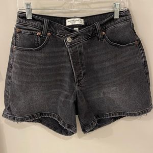 Abercrombie and Fitch, the dad short, high-rise, curve love, 29/8